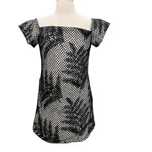 Anthropologie Hutch Off the Shoulder Cap Sleeve Black/White
Dress Size 6
